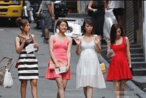 街头歌手偶遇明星视频,街头歌手与偶像的意外邂逅
