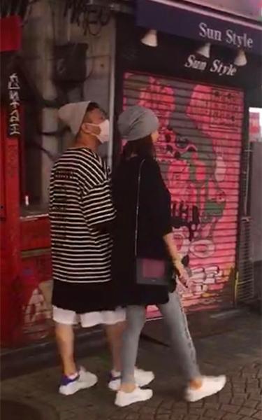 日本偶遇明星,明星惊喜现身，瞬间点燃粉丝热情