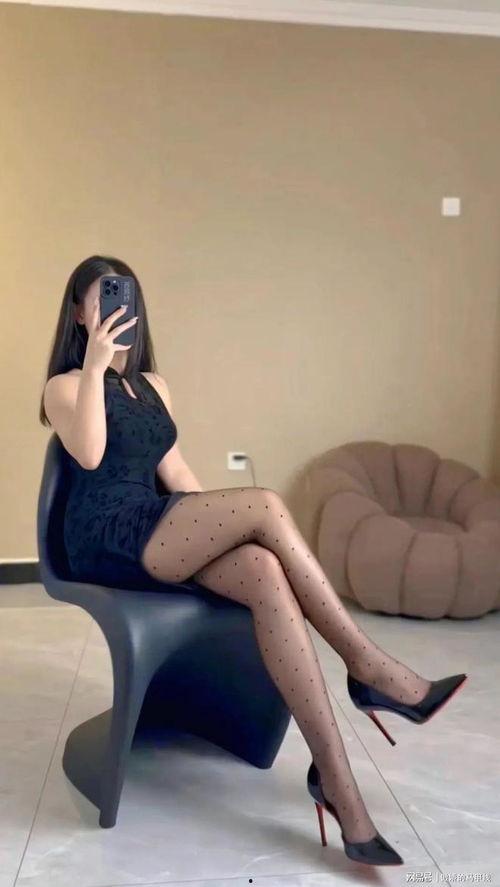 丝袜高跟丝袜美腿玉足,美腿玉足，演绎时尚魅力